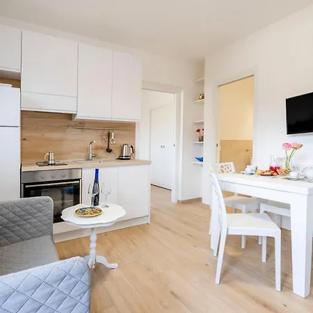 Apartamento Ida's Garden With Parking *