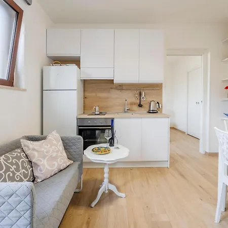 Apartamento Ida's Garden With Parking